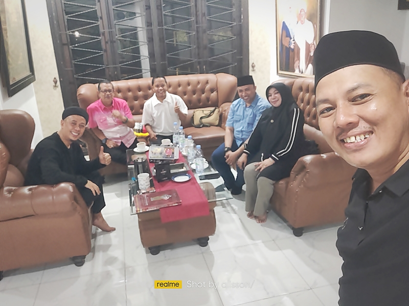 Obrolan Santai Suatu Petang di “Opick Tombo Ati” Bersama Bang Opick