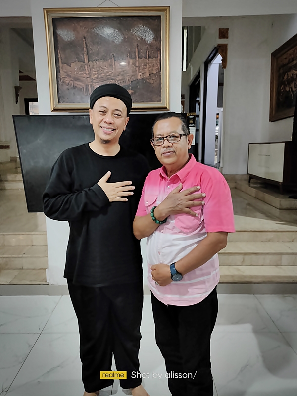 Obrolan Santai Suatu Petang di “Opick Tombo Ati” Bersama Bang Opick
