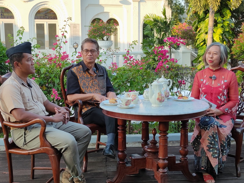 Persembahan Lukisan “Insiden Bendera” dari Roode Brug Soerabaia untuk Hotel Majapahit Surabaya - MGallery Collection di Usia ke-116 Tahun