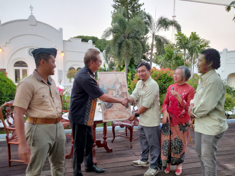 Persembahan Lukisan “Insiden Bendera” dari Roode Brug Soerabaia untuk Hotel Majapahit Surabaya - MGallery Collection di Usia ke-116 Tahun