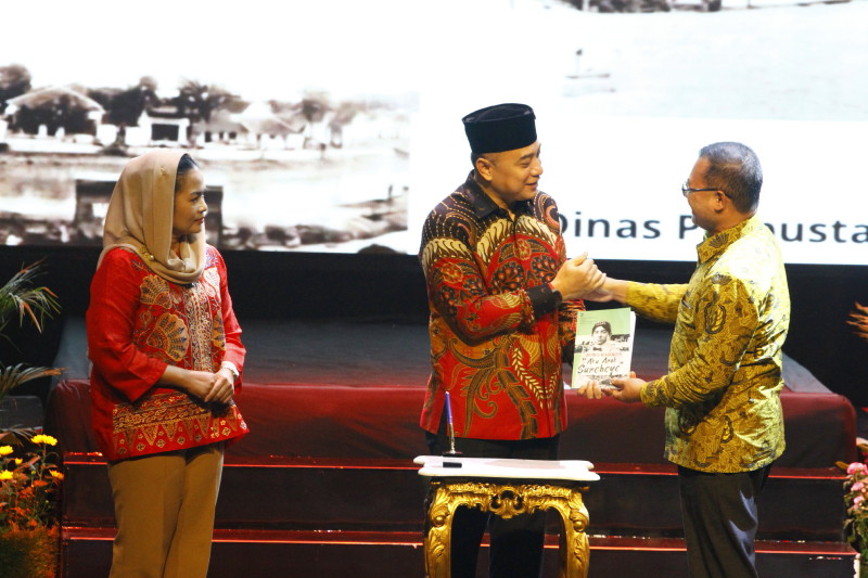 Aku Arek Suroboyo”: Bung Karno, Surabaya, dan Warisan Kebangsaan Yang Terus Menyala