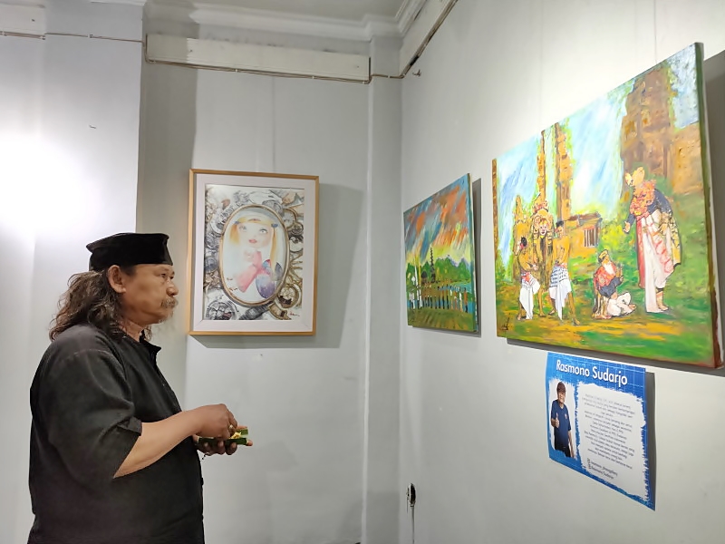 Persona Kelana
Menemukan Diri dalam Perjalanan Kreatif Sembilan Perupa