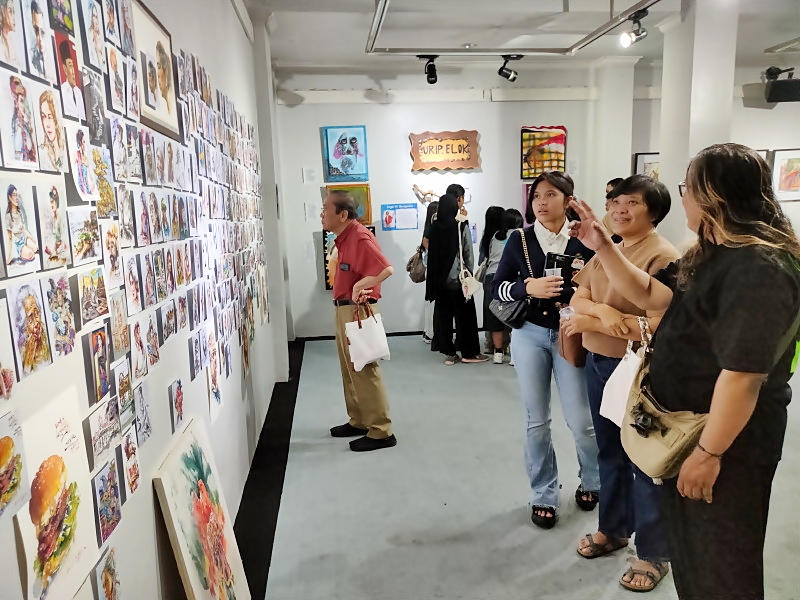 Persona Kelana
Menemukan Diri dalam Perjalanan Kreatif Sembilan Perupa