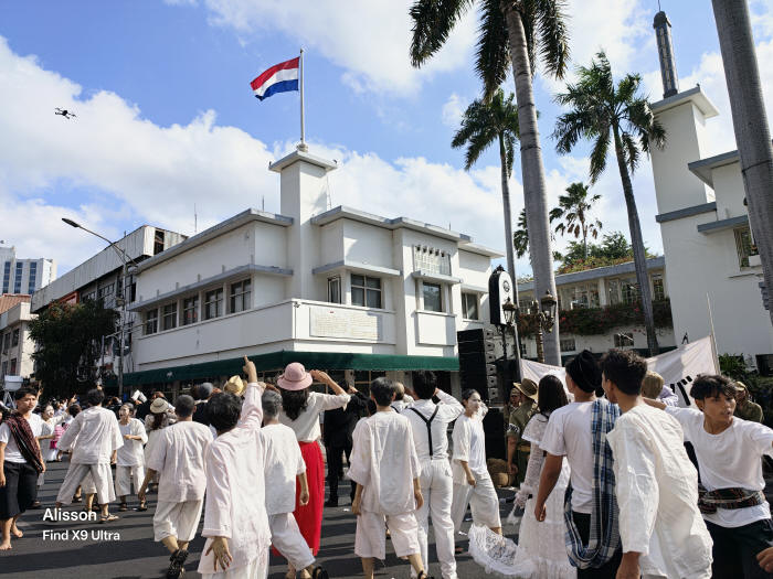 Merah Putih Bertanya