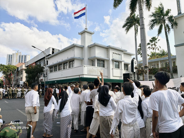 Merah Putih Bertanya