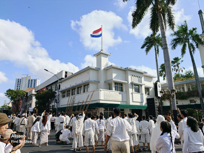 Merah Putih Bertanya