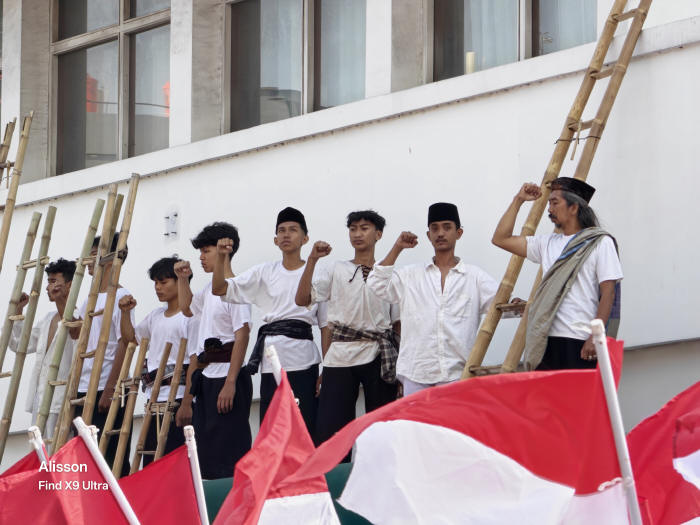 Merah Putih Bertanya