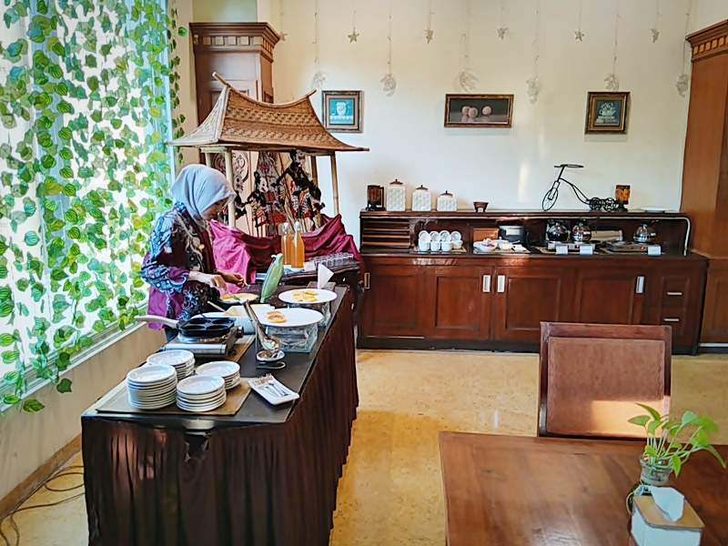 “Bingkai Warna” di Delima Resto & Art Gallery Quds Royal Hotel Surabaya