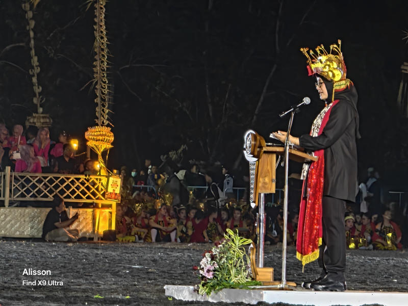 Dua Kilometer Menuju Gandrung Sewu: Ketika Antusiasme Bertemu Lautan Manusia