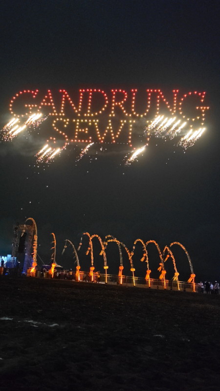 Dua Kilometer Menuju Gandrung Sewu: Ketika Antusiasme Bertemu Lautan Manusia